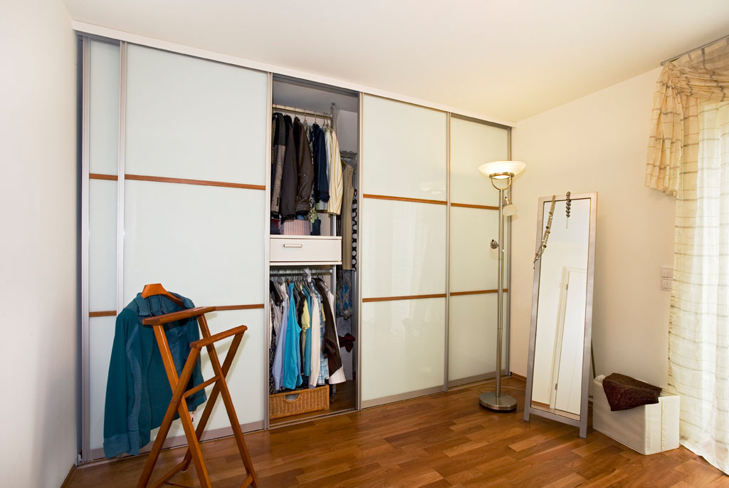 Einbauschränke - Eichenhaus Gleittüren Schränke Raumteiler